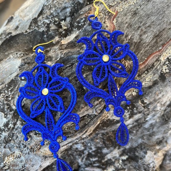 NWT Handmade Embroidered Lace CUSTOM Earrings - Picture 3 of 3